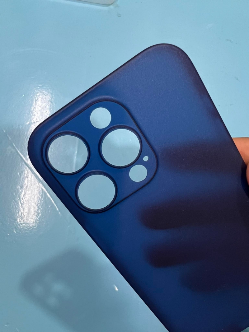 Ốp Lưng iPhone 14 Pro Max Hiệu Memumi Mỏng Dạng Nhám Mờ Cao Cấp được làm bằng silicon siêu dẻo nhám và mỏng có độ đàn hồi tốt, nhiều màu sắc mặt khác có khả năng chống trầy cầm nhẹ tay chắc chắn.